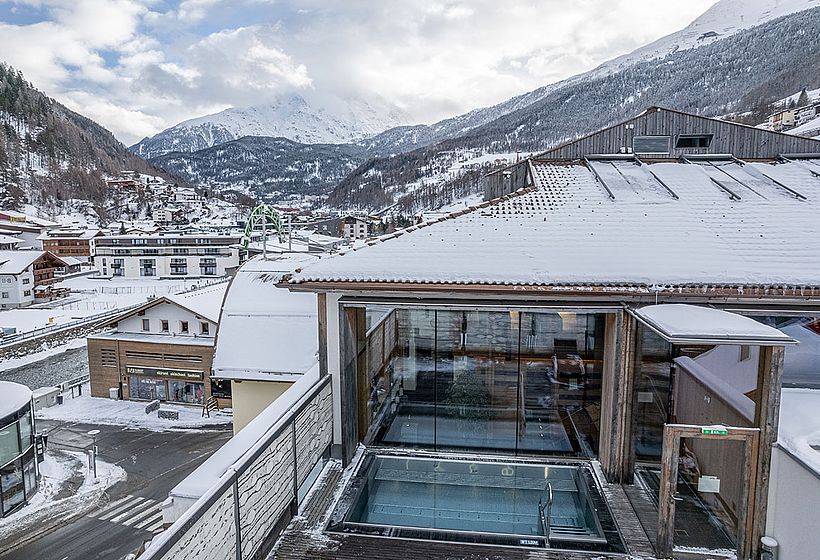 Panorama Spa mit Blick in die Berge Panorama Spa mit Blick in die Berge