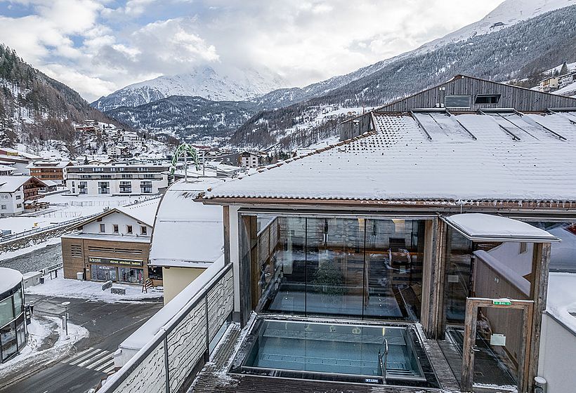 Panorama Spa mit Blick in die Berge